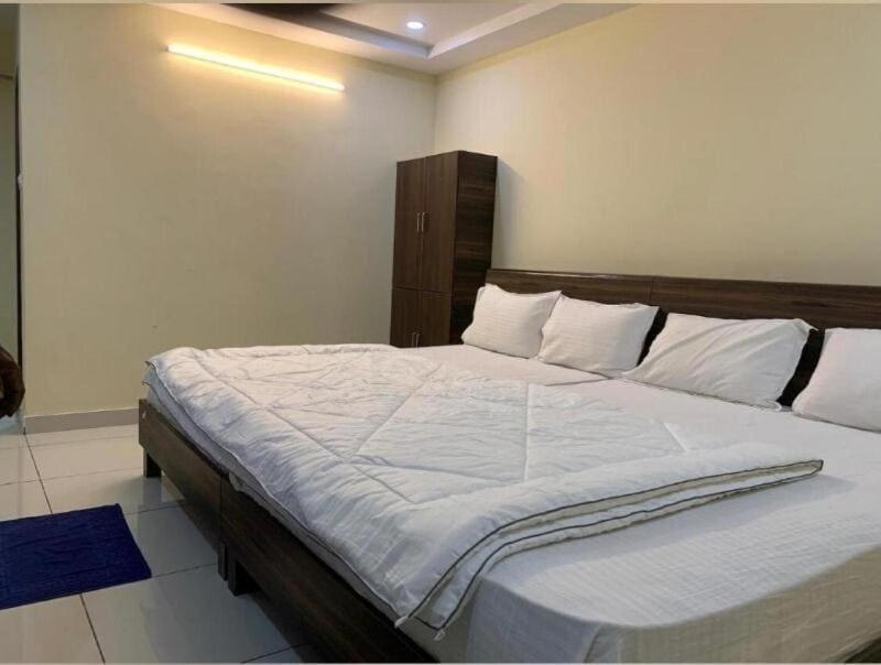 Oyo Flagship 80855 Hotel R Grand Виджаявада Экстерьер фото