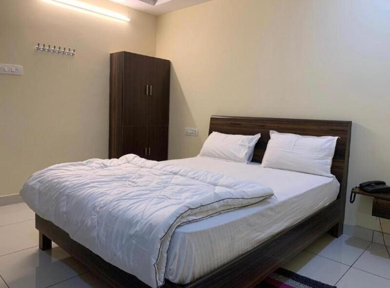 Oyo Flagship 80855 Hotel R Grand Виджаявада Экстерьер фото